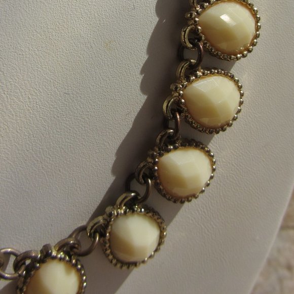 *MUST BUNDLE* Synthetic Beige Jade Stone Necklace - Picture 3 of 5